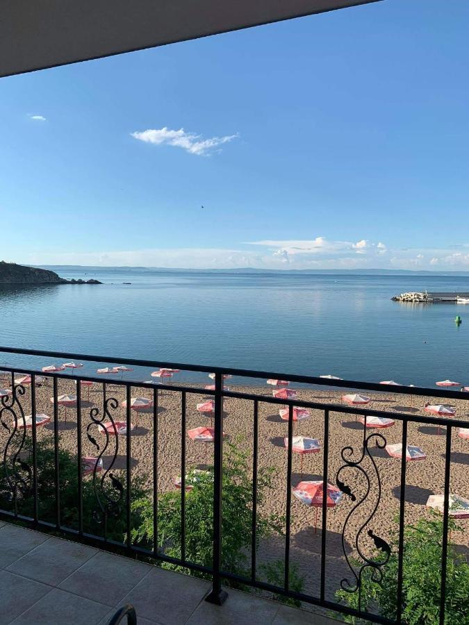 Villa Lazuren Bryag Tjernomorets Exteriör bild