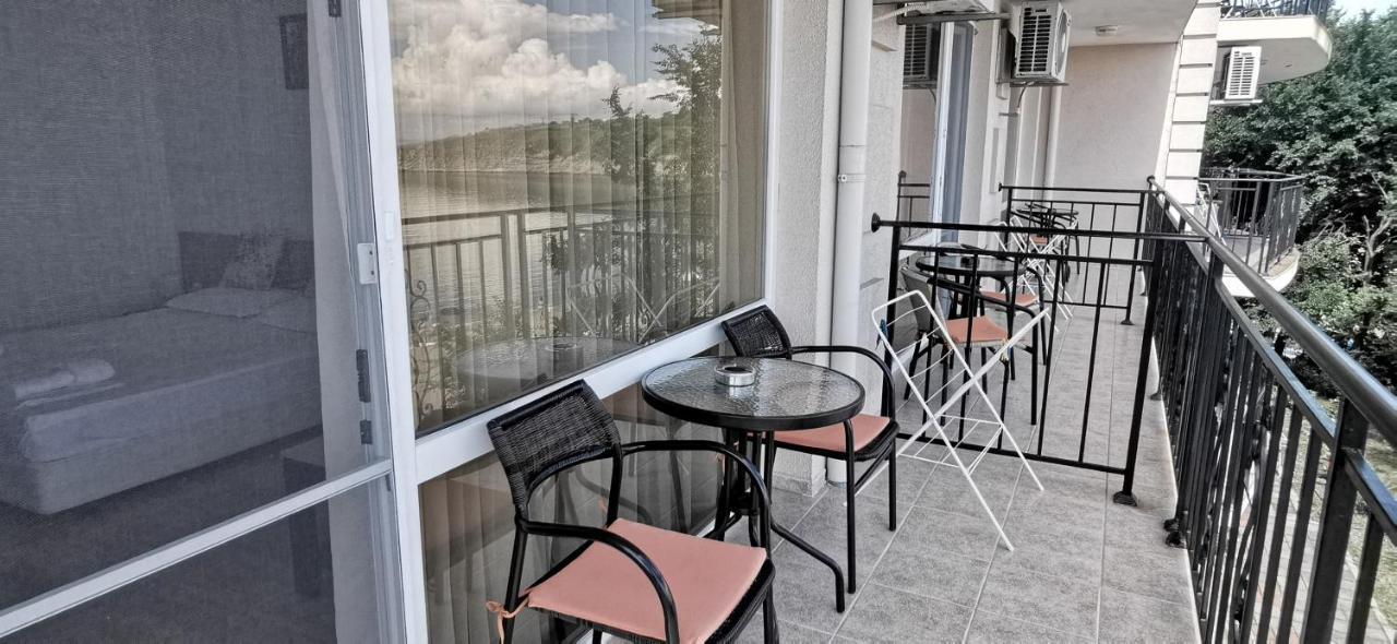 Villa Lazuren Bryag Tjernomorets Exteriör bild